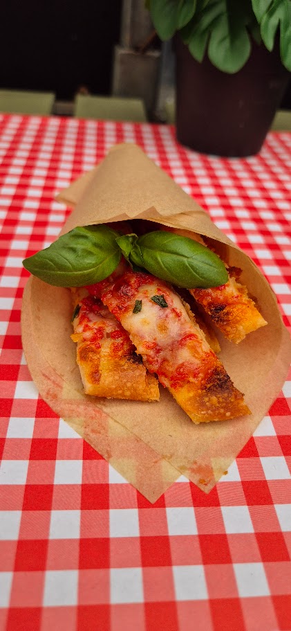 Pizza al taglio nel cartoccio