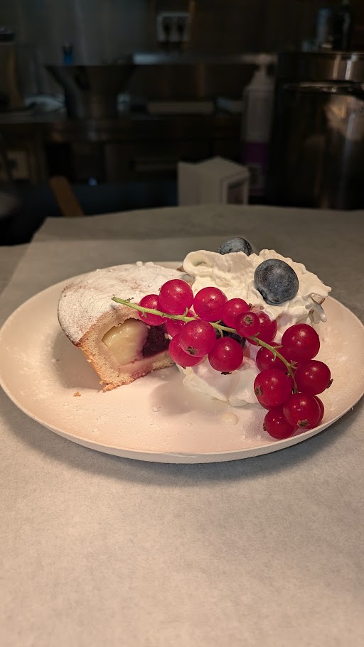 Dolce con frutti rossi